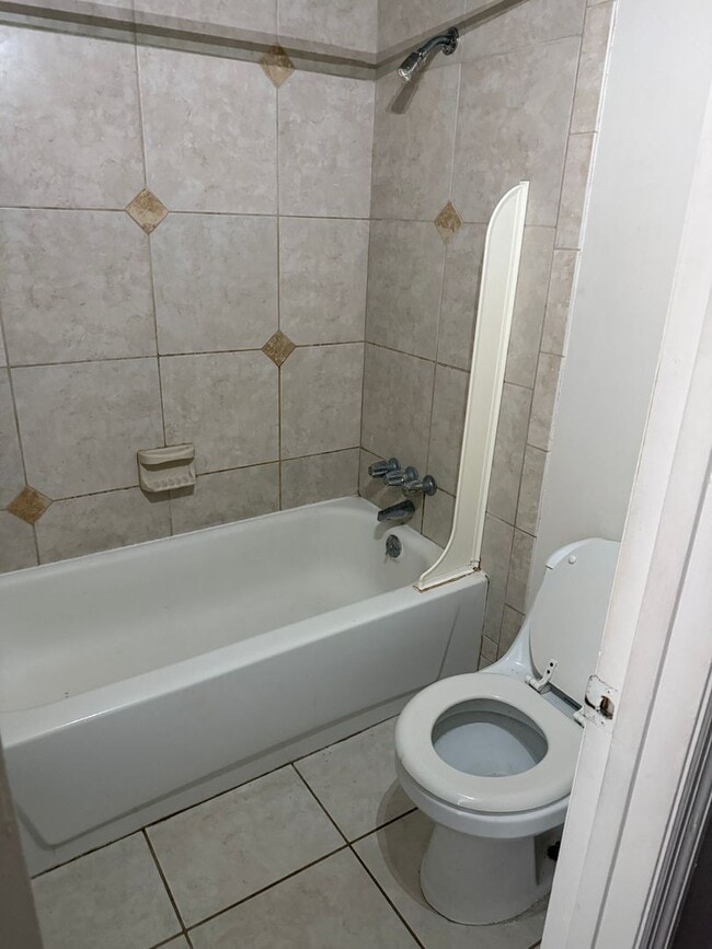 Building Photo - LEASE NOW AND ENJOY 50% OFF 2ND MONTH! Spa...