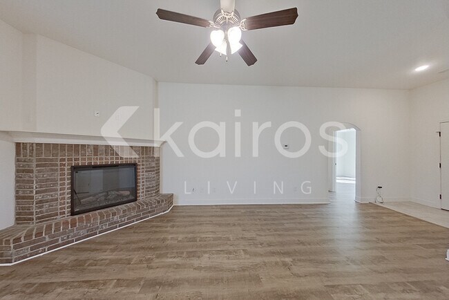 Building Photo - 109 Pin Oak St