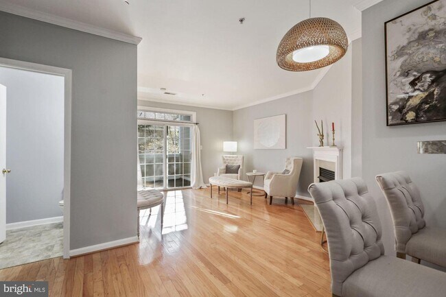 Foto del edificio - 8181 Carnegie Hall Ct