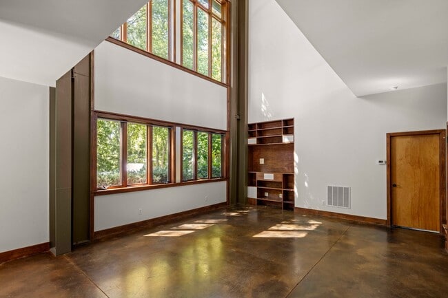 Building Photo - West Asheville Oasis