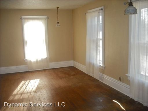 Building Photo - 220 S Prairie Ave