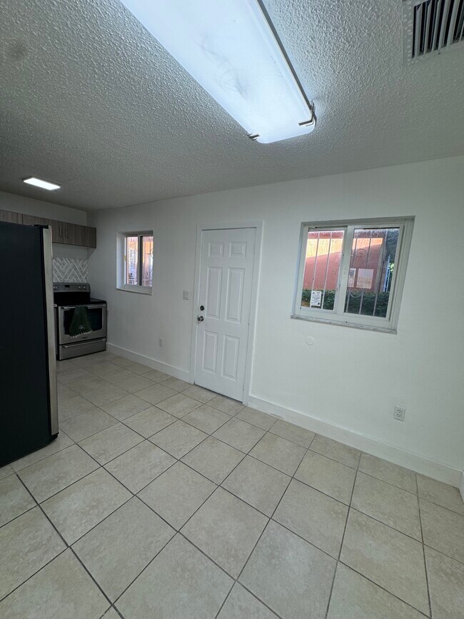 Foto del edificio - 2236 NW 33rd St