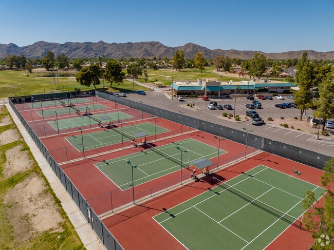 The Lakes of Ahwatukee also offers tennis courts.