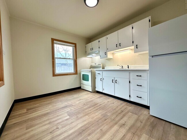 Foto del edificio - 3313-3315 Pompon Street