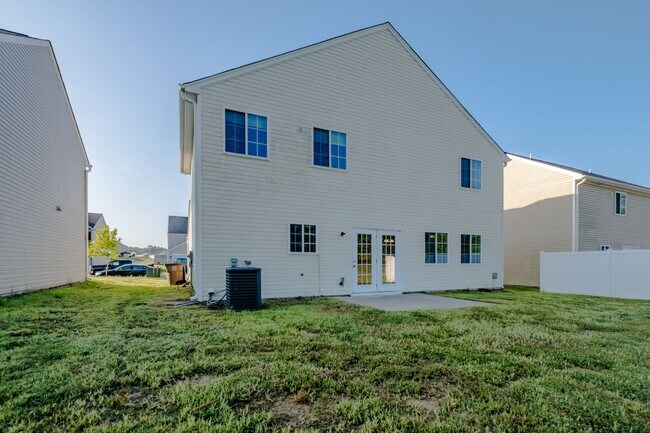 Foto del edificio - Like new construction 2 story home 4 bedro...
