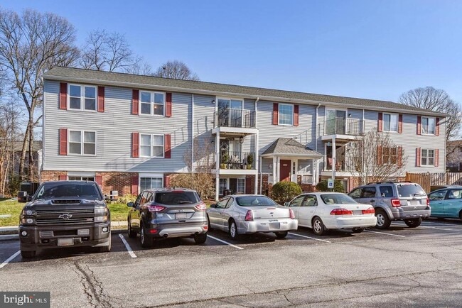 Building Photo - 3501 Wedgewood Ct