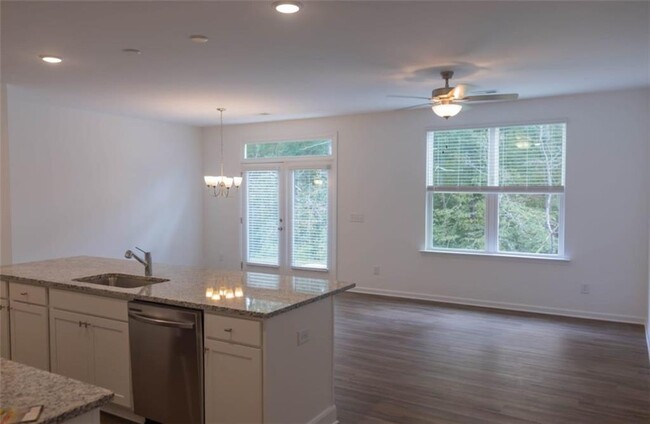 Foto del edificio - 2000 Rosemary Park Ln