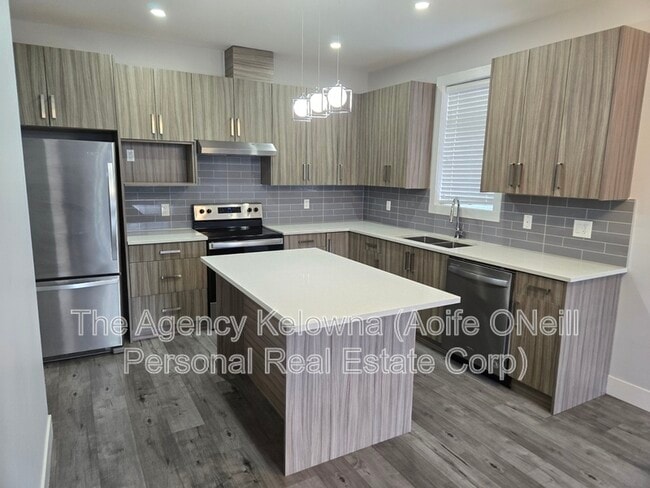 Building Photo - 834 Cadder Ave