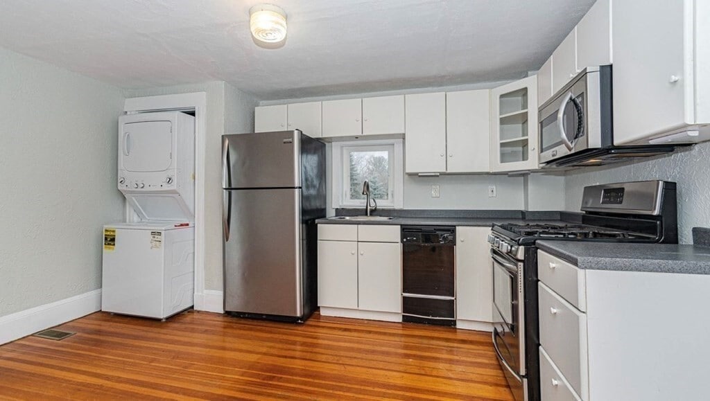 Primary Photo - 28 Gardner St