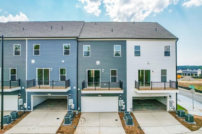 Building Photo - 4 Bedroom Townhome 2 Car garage - Wake Forest