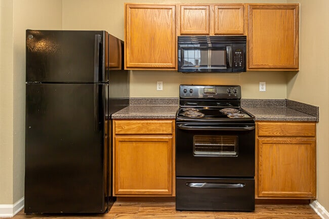 1BR, 1BA - 648SF - Greystone Apartments