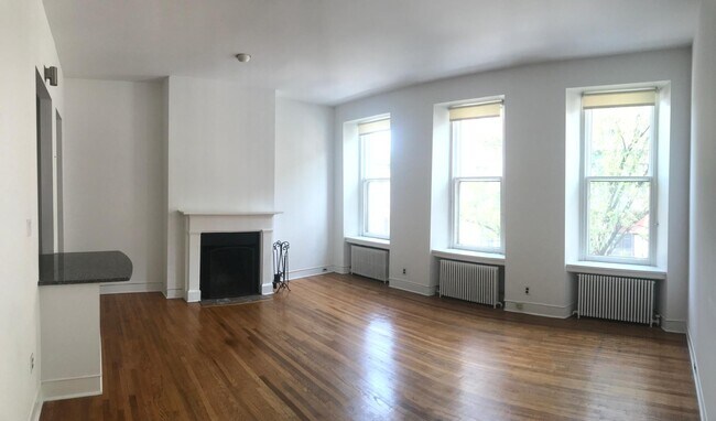 Building Photo - 1834 Pine St