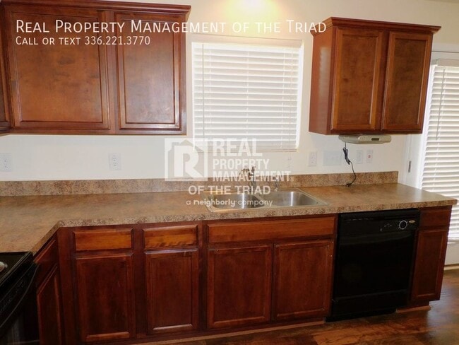 Building Photo - Great 3 Bed / 2.5 Bath in Desmond Woods