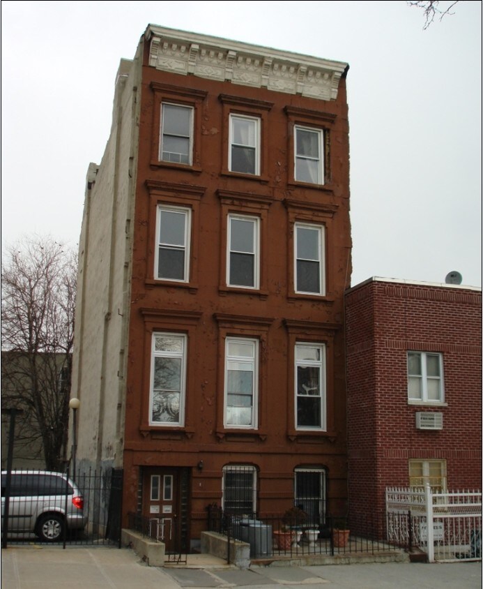 Primary Photo - 694 Lafayette Ave