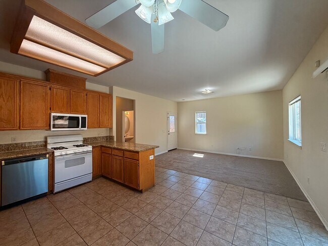 Foto del edificio - Spacious 4BR/2.5BA El Cajon Home with Back...
