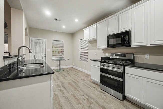 Building Photo - 3808 Armand Dr