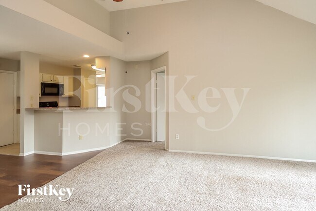 Foto del edificio - 2710 Village Ct