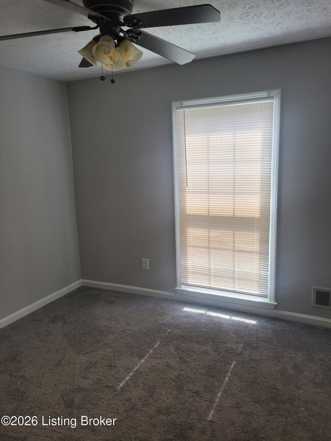 Building Photo - 304 S Evergreen Rd