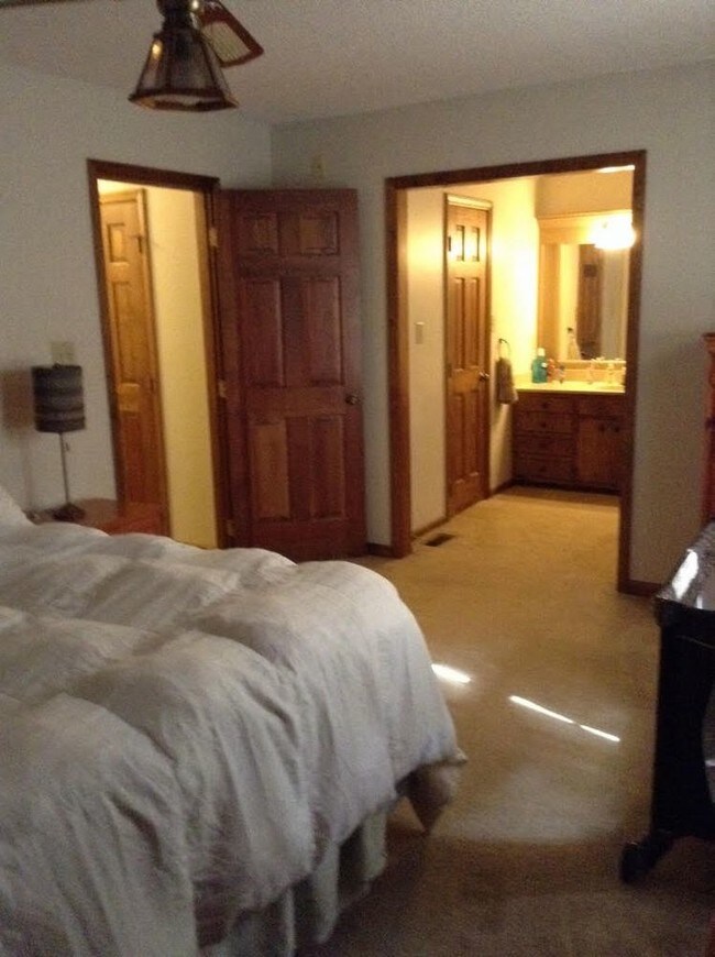 Foto del edificio - 4928 Bartwood Drive
