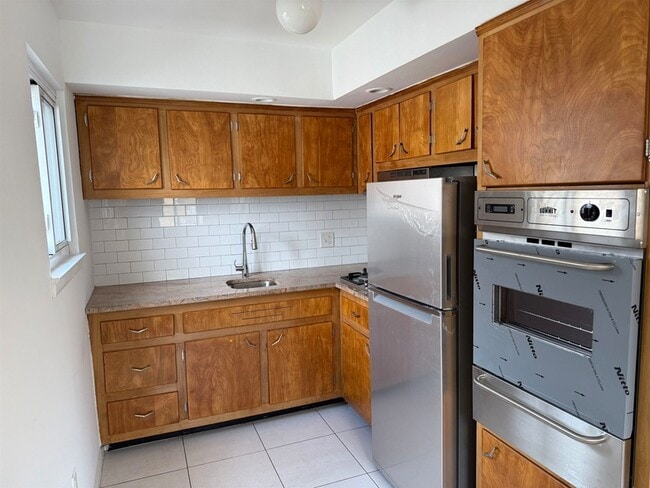 Building Photo - 7020 Cottage Ave