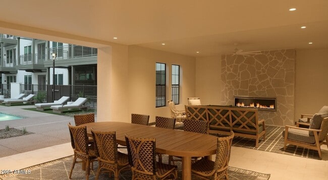 Building Photo - 98 S River Dr