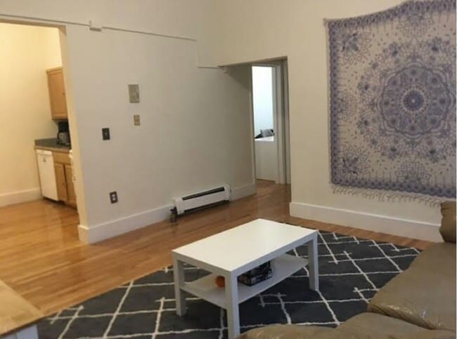 Building Photo - Spacious 2 Bed Seconds From Fenway Area Sc...