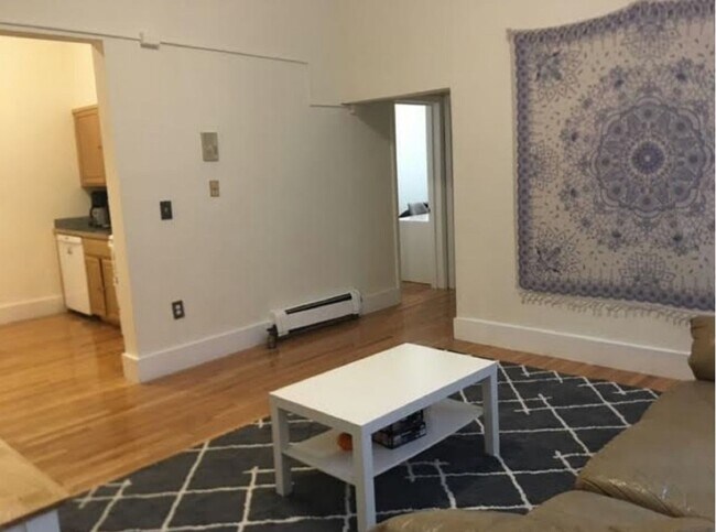 Foto del edificio - Spacious 2 Bed Seconds From Fenway Area Sc...