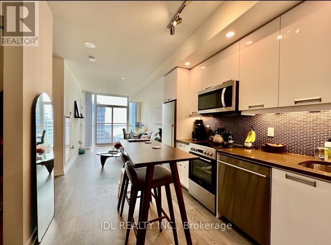 Building Photo - 99 John St