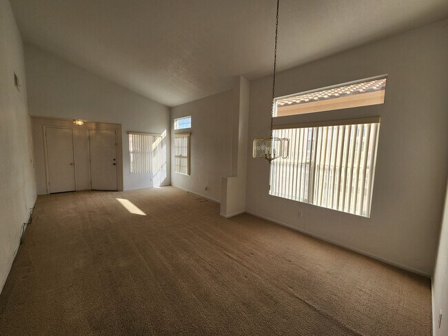 Building Photo - Cozy 3Bed/2Bath/2Car Residence located in North Las Vegas!