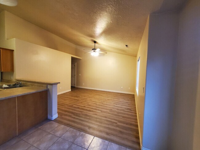 Foto del edificio - Northern View Subdivision Townhome