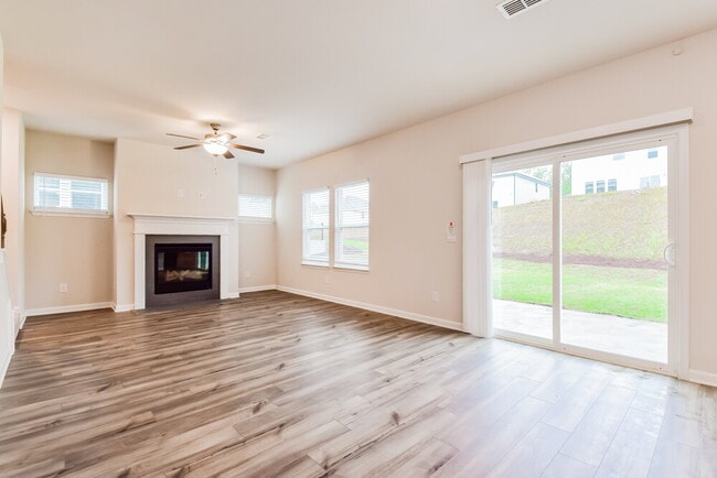Building Photo - 466 Magnolia Dr