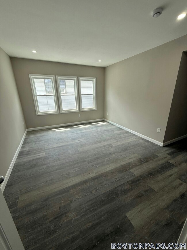 Building Photo - 16 Long Ave