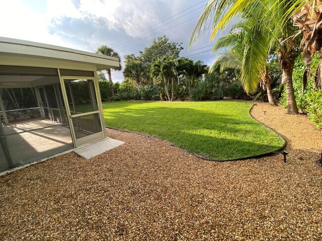 Foto del edificio - 960 SW 14th St