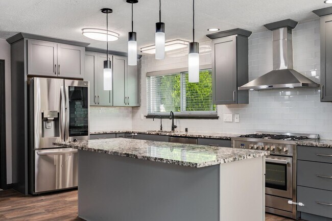 Foto del edificio - 1600 Cullen Ln NE
