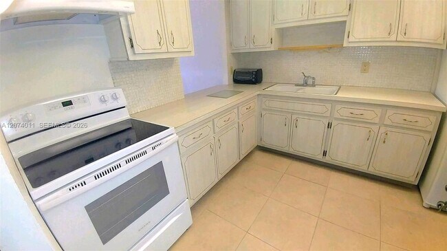 Building Photo - 1351 NE Miami Gardens Dr