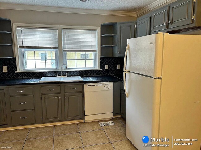 Building Photo - 4 br, 3 bath House - 301 W Pine