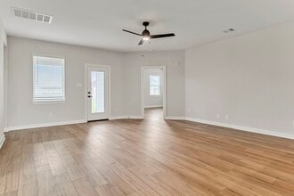 Building Photo - 10514 Sutter Crk Dr