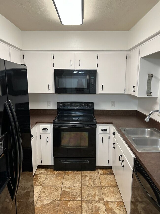 Foto del edificio - 3 Bedroom 2 Bath in SW Westchester Manor