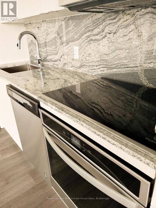 Photo du bâtiment - 5 Mabelle Ave