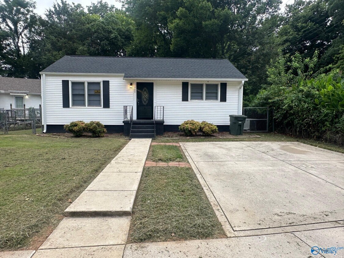 Foto principal - 300 N Plymouth Rd NW