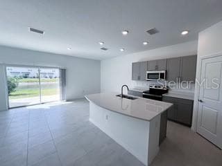 Building Photo - 8725 Daydream St