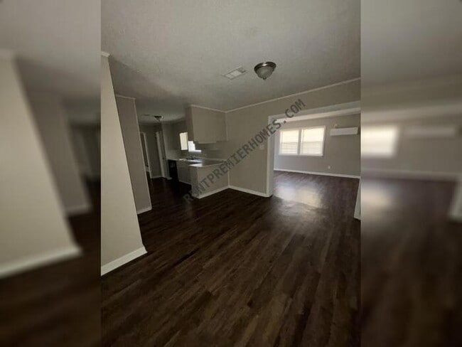 Building Photo - 28 Countrywood St