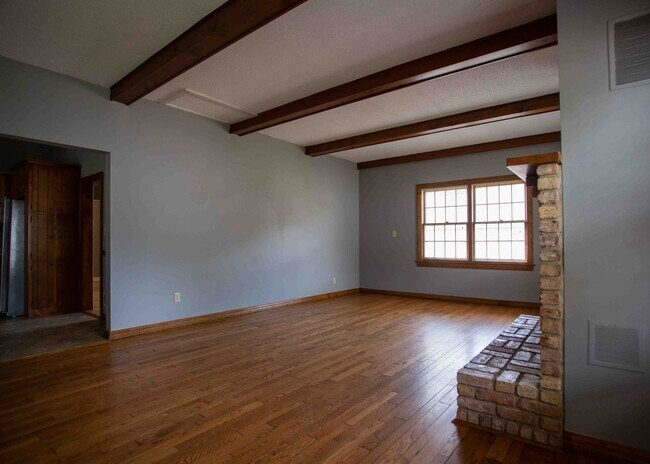 Foto del edificio - 3 bedroom 2.5 bathroom home with a fully fenced yard!
