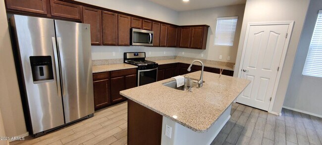 Foto del edificio - 2857 E Detroit St