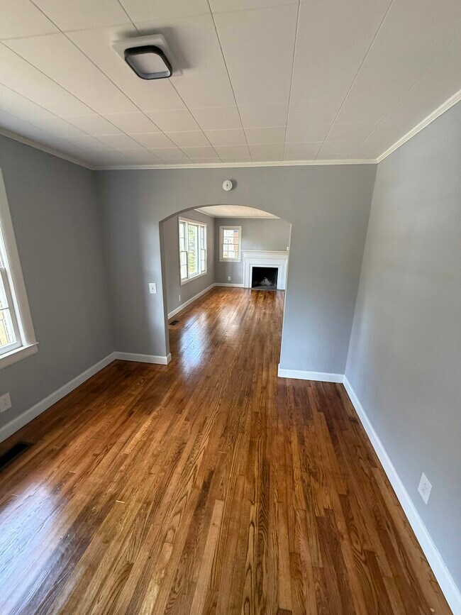 Building Photo - 2501 Redwood St