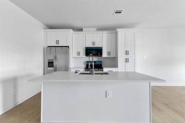 Building Photo - 1325 35th St