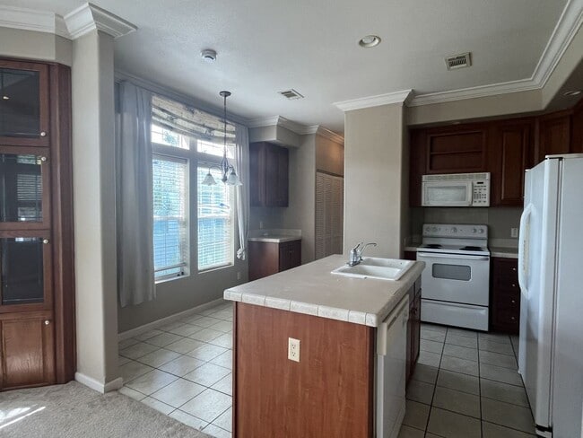 Building Photo - 47 Freedom Dr