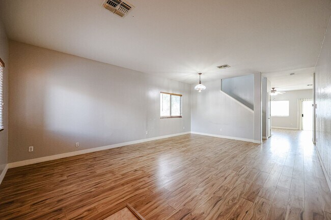 Foto del edificio - Coming Soon!! 5 Bedroom Home in West Phoenix