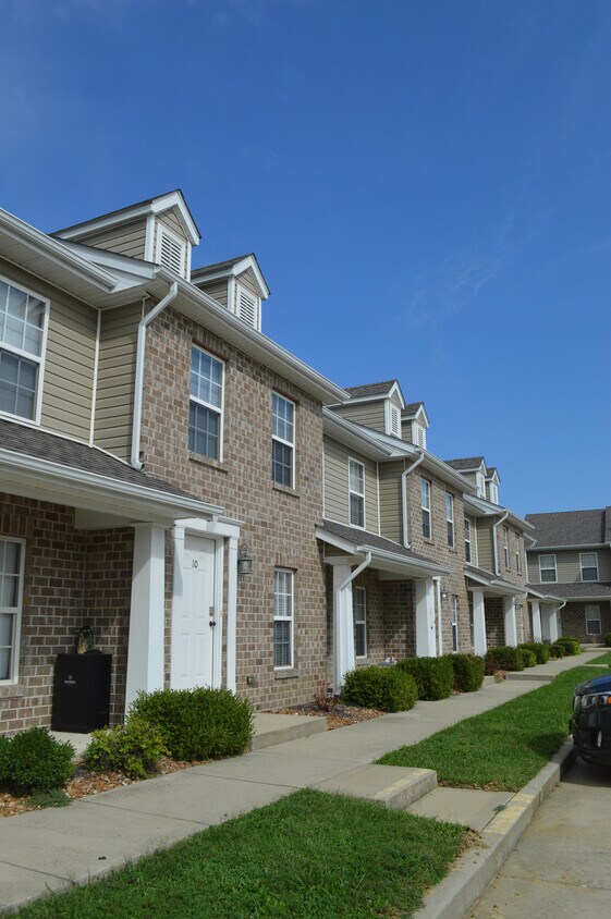 Building Photo - 112 W Zupan St