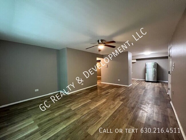 Building Photo - ***WESTMONT / LARGE 2 BEDROOM / HEAT INCLU...